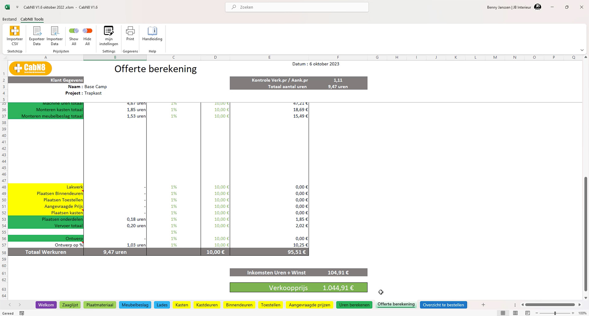 Interface of the CabN8 Excel plugin for automatically calculating quotations in interior construction. The screen displays a detailed cost breakdown for a cabinet project, including labor hours for installation, material costs, and the calculated final sales price. Focus: CabN8 software, quotation calculation, woodworking estimation.