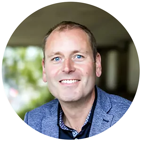 Orlando Sardaro (1972) studeerde Industrieel Ontwerpen aan de TU Delft en richtte in 2005 Design8 op. Vanuit Design8 verkoopt en ondersteunt hij ontwerpsoftware, voornamelijk via resellers.