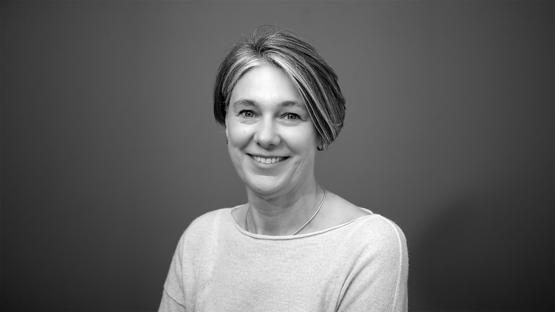 Portret van Merel, verantwoordelijk voor HR en financiële administratie.