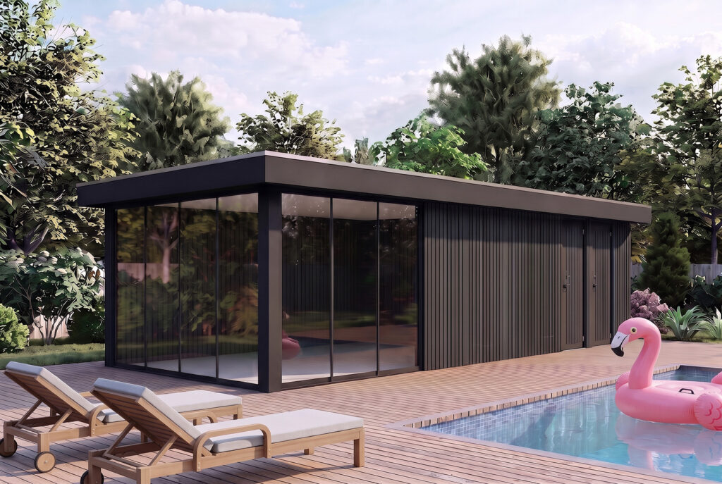 Een lege, strakke tuinkamer met zwarte houten bekleding en glazen puien, gelegen aan een zwembad met een roze flamingo. Dit is de basisrender in VizMaker voor de AI-engine vergelijking.